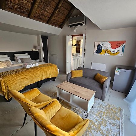 Bettie'S Luxury Lodge Kroonstad Buitenkant foto