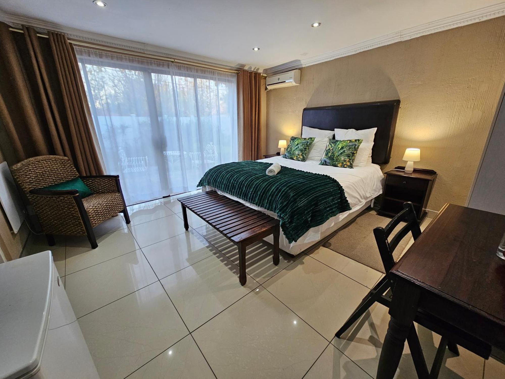 Bettie'S Luxury Lodge Kroonstad Buitenkant foto