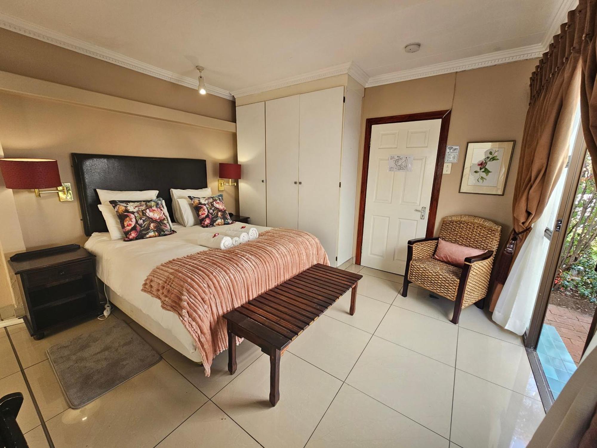 Bettie'S Luxury Lodge Kroonstad Buitenkant foto