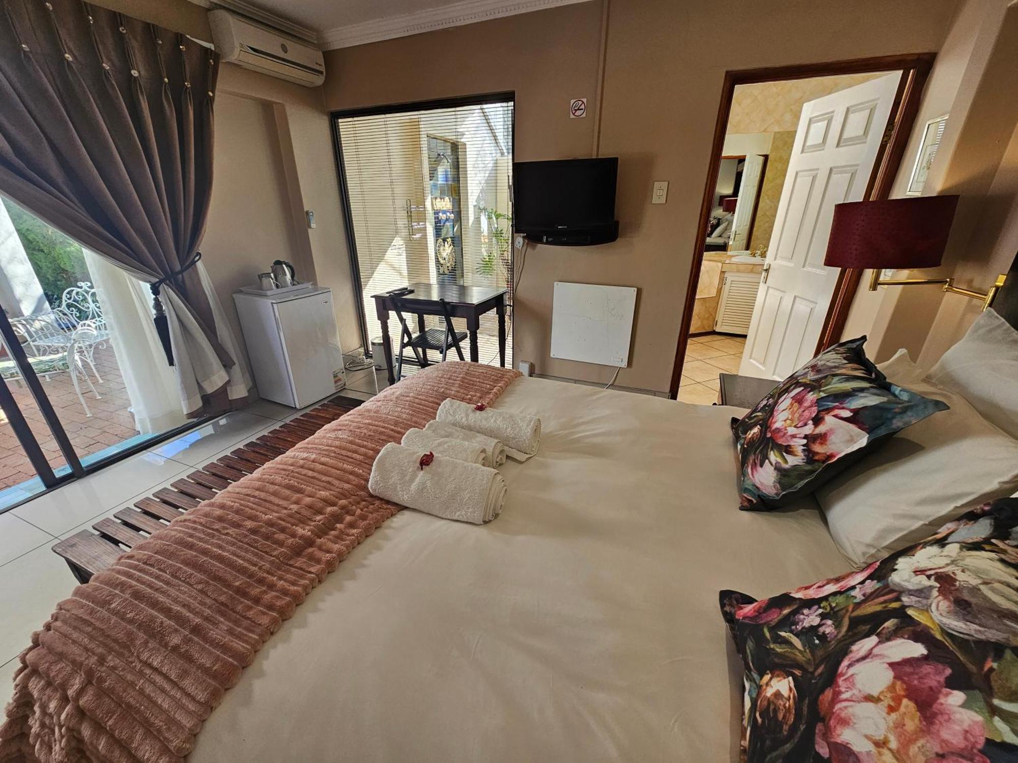 Bettie'S Luxury Lodge Kroonstad Buitenkant foto