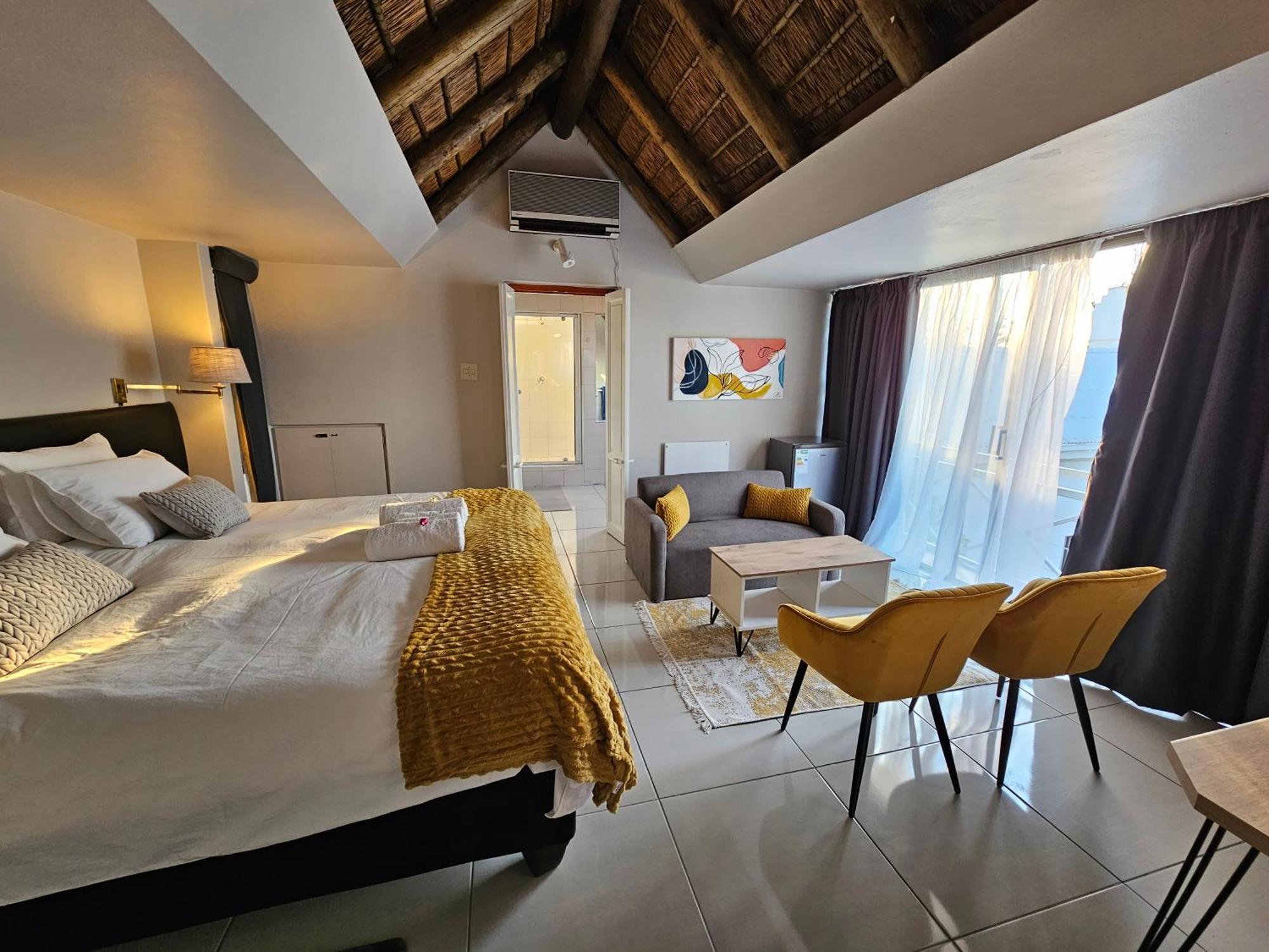 Bettie'S Luxury Lodge Kroonstad Buitenkant foto