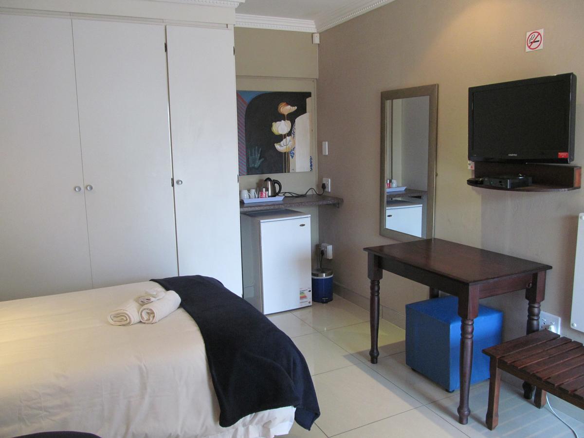 Bettie'S Luxury Lodge Kroonstad Kamer foto