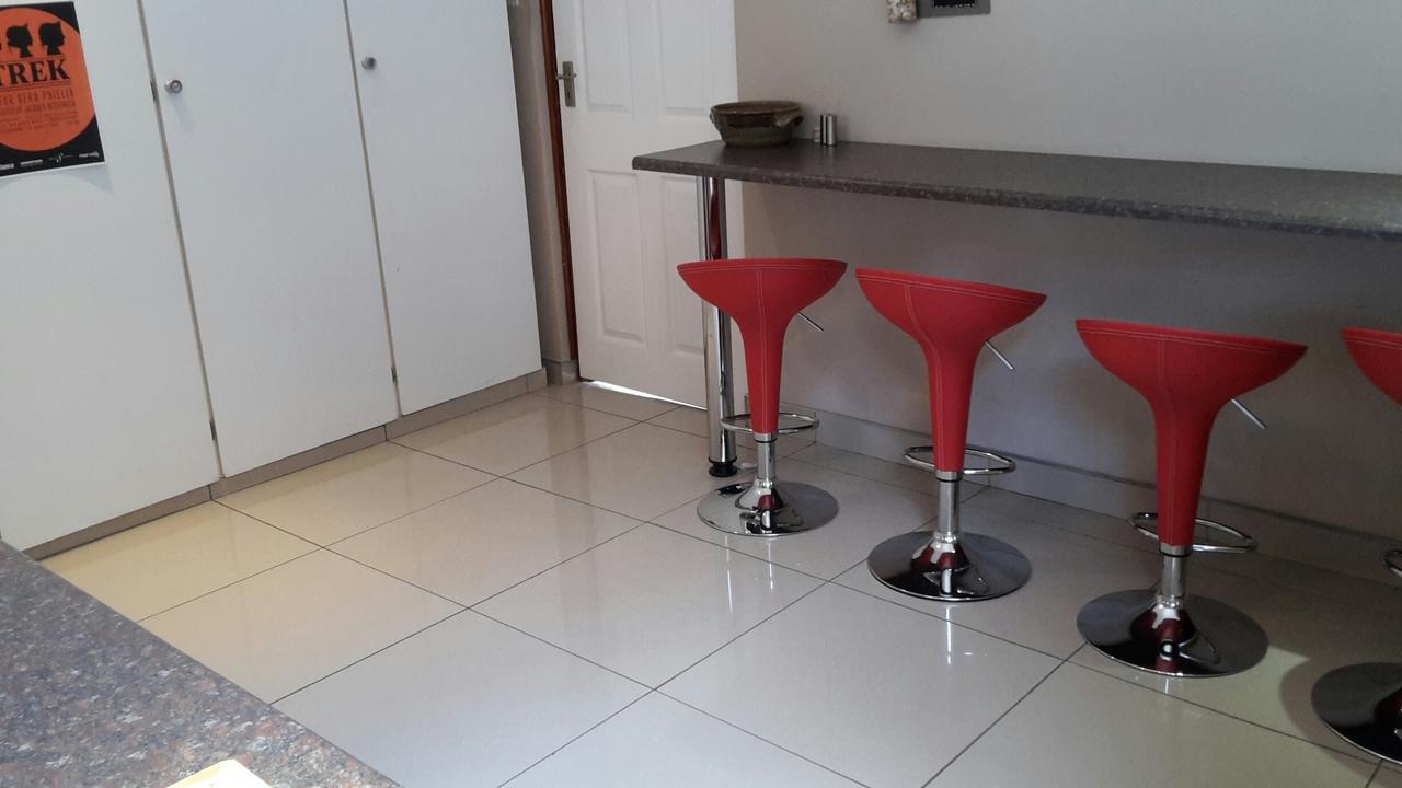 Bettie'S Luxury Lodge Kroonstad Buitenkant foto