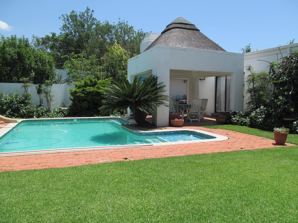 Bettie'S Luxury Lodge Kroonstad Kamer foto